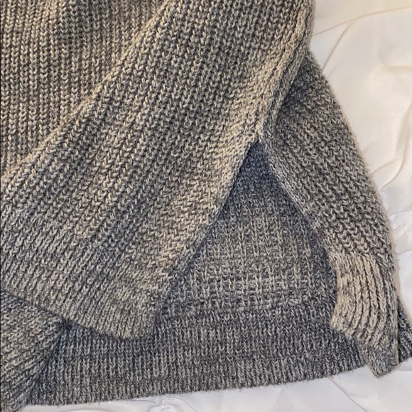 Hollister Lightweight Grey Cold Shoulder Sweater - Picture 5 of 6